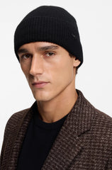 CASHMERE BEANIE HAT WITH LOGO PLAQUE