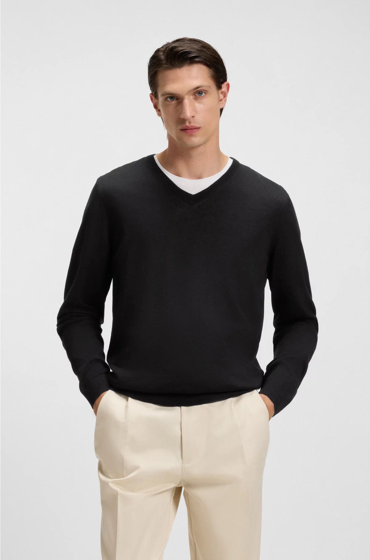 SLIM-FIT V-NECK SWEATER IN VIRGIN WOOL